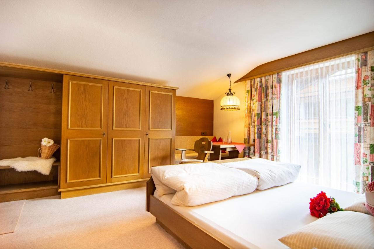Koecks Bed & Breakfast Galtür Екстериор снимка