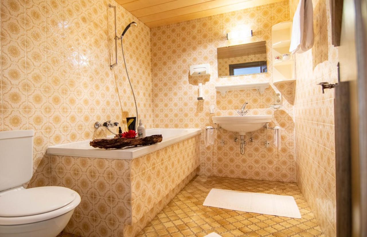 Koecks Bed & Breakfast Galtür Екстериор снимка