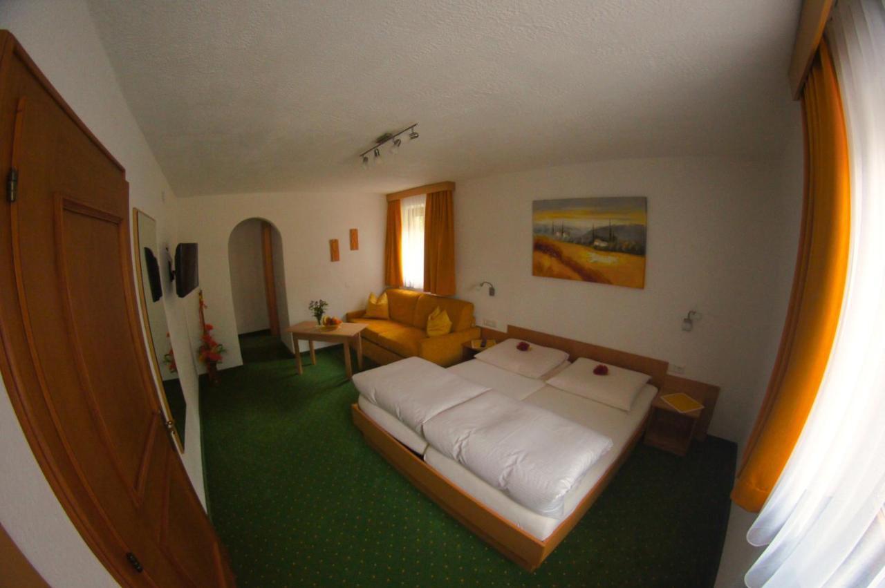 Koecks Bed & Breakfast Galtür Екстериор снимка